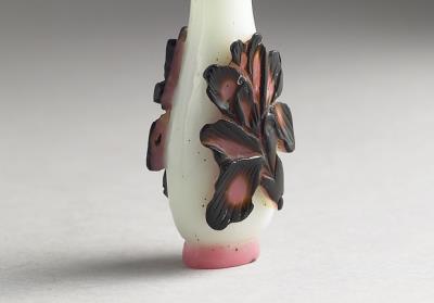 图片[2]-Dual-color-on-white glass overlay snuff bottle with a floral design, 19th century, Qing dynasty-China Archive